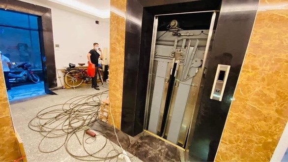 Hà Nội: Rơi thang máy nhà 7 tầng cho thuê, 2 người tử vong